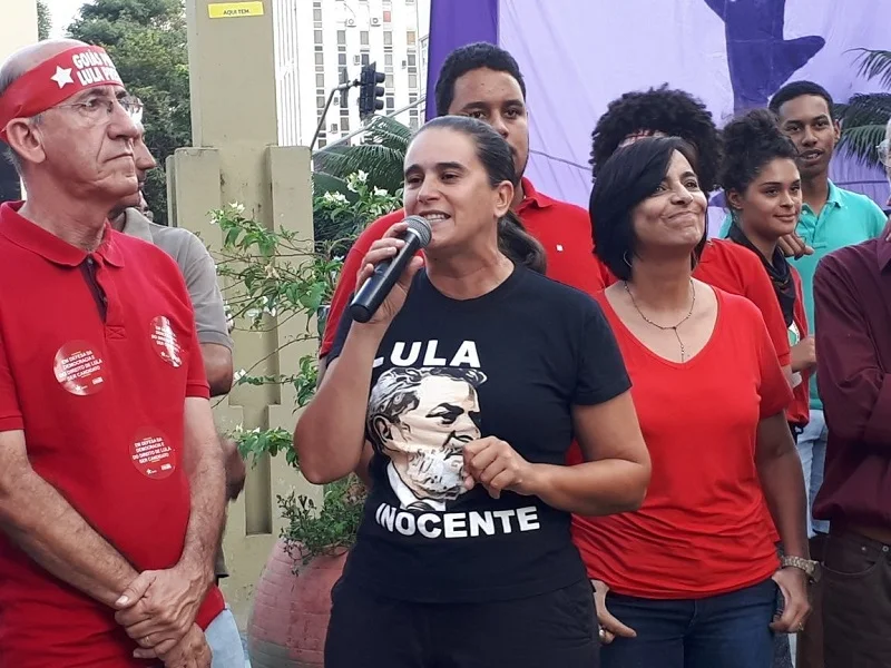 katia maria manifestacao prisao de lula facebook.jpg