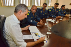 José Eliton - Reunião com Corpo de Bombeiros - Foto Mantovani Fernandes 01.jpg