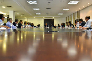 José Eliton - Reunião com prefeitos da Região Oeste - Foto Mantovani Fernandes 01.jpg