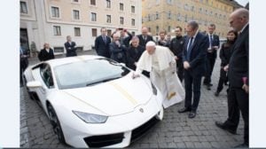 Papa Francisco Lamborghini Vaticano .jpeg