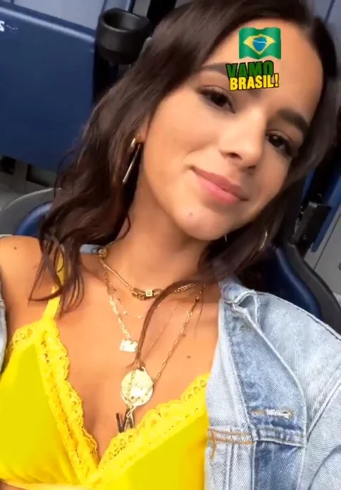 bruna de sutia amarelo.jpg