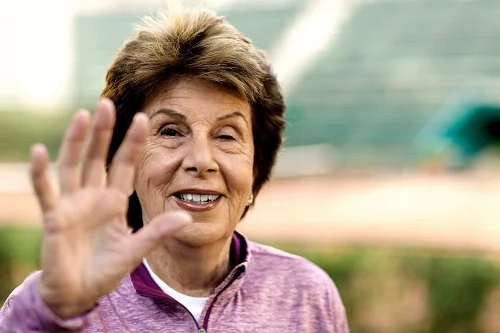 Billie Jean King e tenistas brasileiros homenageiam Maria Esther Bueno