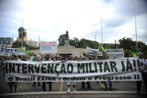 protesto intervenção militar foto fernando frazão agencia brasil 2014.jpg