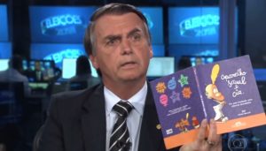 bolsonaro-e-livro-sobre-sexualidade.jpg