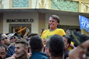 ataque bolsonaro foto raysa leite folhapress.jpg