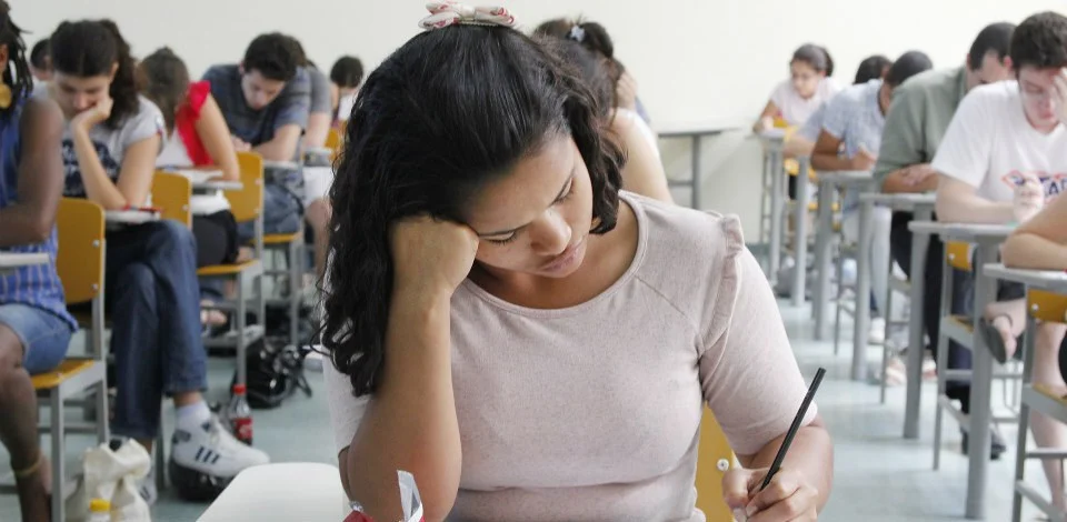 Brasileiros fazem provas do Encceja no exterior neste domingo, 16