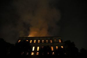 museu-nacional-fogo-foto-tania-rego-agencia-brasil.jpg