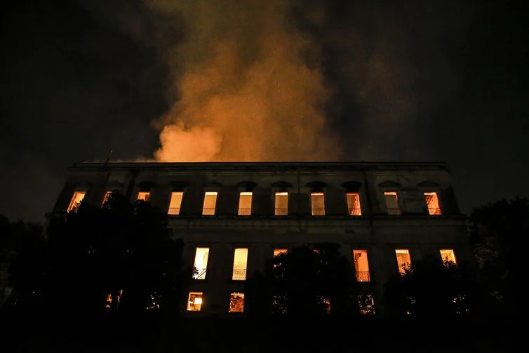 museu nacional fogo tania rego agencia brasil.jpg