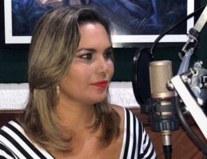 radialista-carla-araujo-foto-divulgacao-educa-mais.jpg