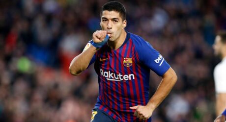 Barcelona goleia com 3 gols de Suárez e aumenta crise no Real Madrid