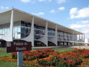 800px-Palácio_do_Planalto.jpg