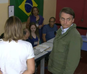 bolsonaro votando segundo turno foto agnews.png