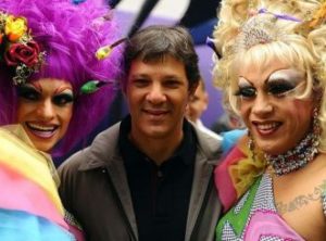 haddad durante a 17 parada do orgulho gay em sp rep.jpg