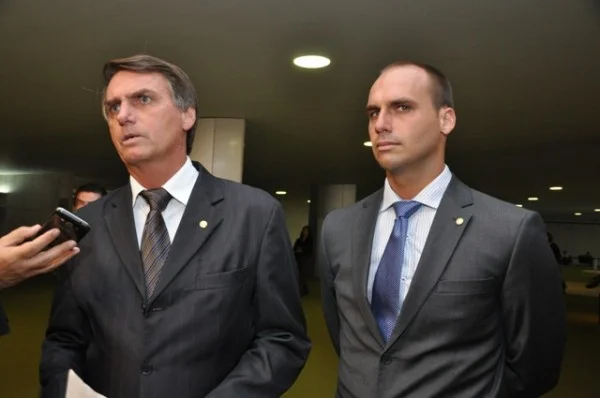 jair e eduardo bolsonaro foto rep.jpg