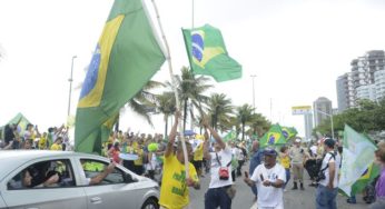 Avenida em frente à casa de Bolsonaro é fechada para o trânsito