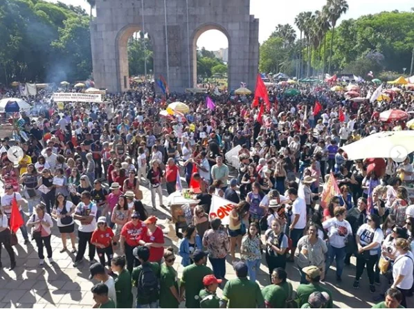 manifestacao pro bolsonaro em porto alegre foto katia marko.png