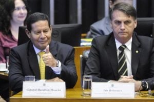 mourao-e-bolsonaro-foto-Alessandro-Dantas.jpg