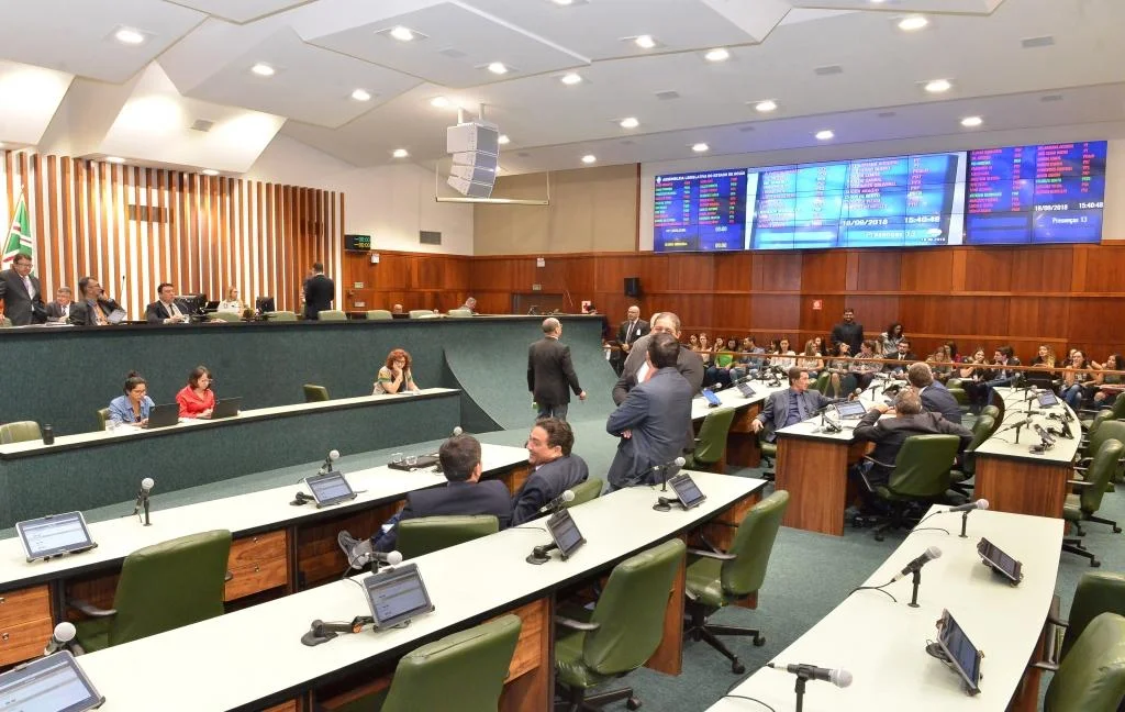 plenario - assembleia - alego - deputados - cartorios - refis.jpeg