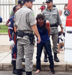 homem ataca igreja ap de goiania foto rep.png