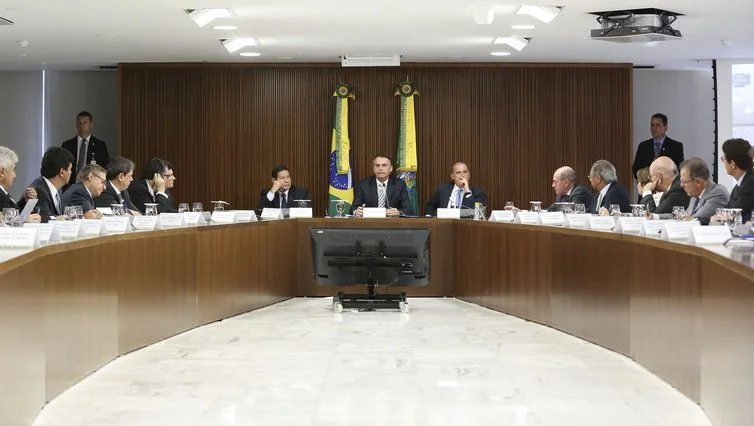 Presidente Bolsonaro reunido com ministros (foto Marcos Correia, PR)