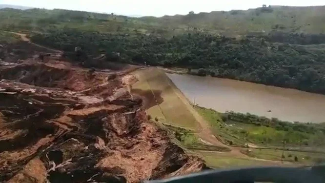 Médicos cubanos oferecem ajuda no atendimento às vítimas de Brumadinho