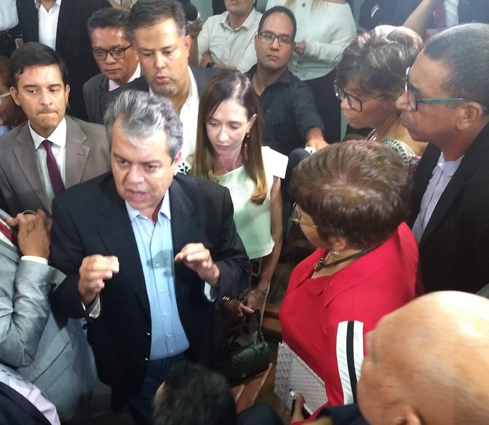 Secretários e líderes sindicais tiveram a reunião suspensa ontem (foto Laura Braga, Sintego)