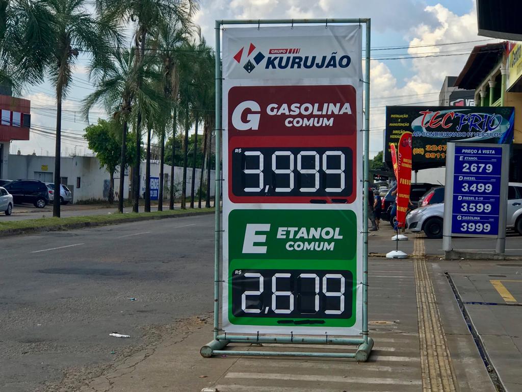 Imagem de posto com gasolina a R$3,99 : Preço promocional pode durar pouco (foto Diário de Goiás)