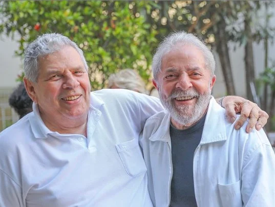 Lula desiste de viagem a SP após enterro de irmão e irá encontrar familiares no PR