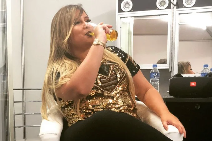 Sem fumar, Marília Mendonça diz que também parou com cerveja porque relação era abusiva