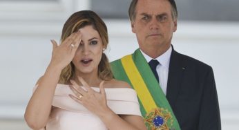 Em campanha, Michelle Bolsonaro se ajoelha, chora e pede ‘despertar’ dos Poderes