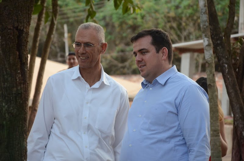 Embaixador de Israel, Yossi Shelley, em visita a Gustavo Mendanha em 2017 (fot Rodrigo Estrela)