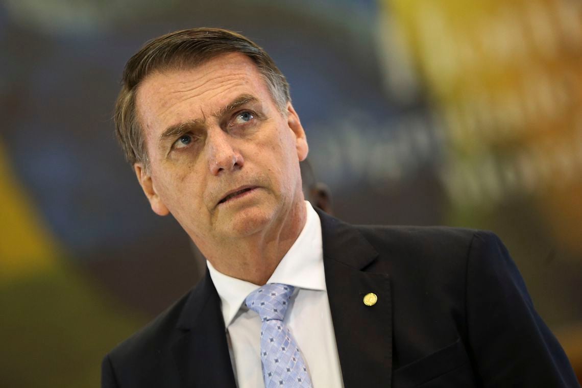 Filho de Bolsonaro ataca ministro, e caso de laranjas provoca crise no governo