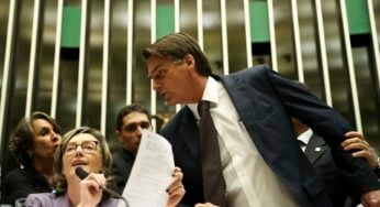 Fux suspende ação em que Bolsonaro é réu sob acusação de incitar estupro