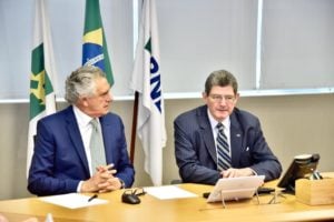 joaquim levy com ronaldo caiado foto junior guimaraes