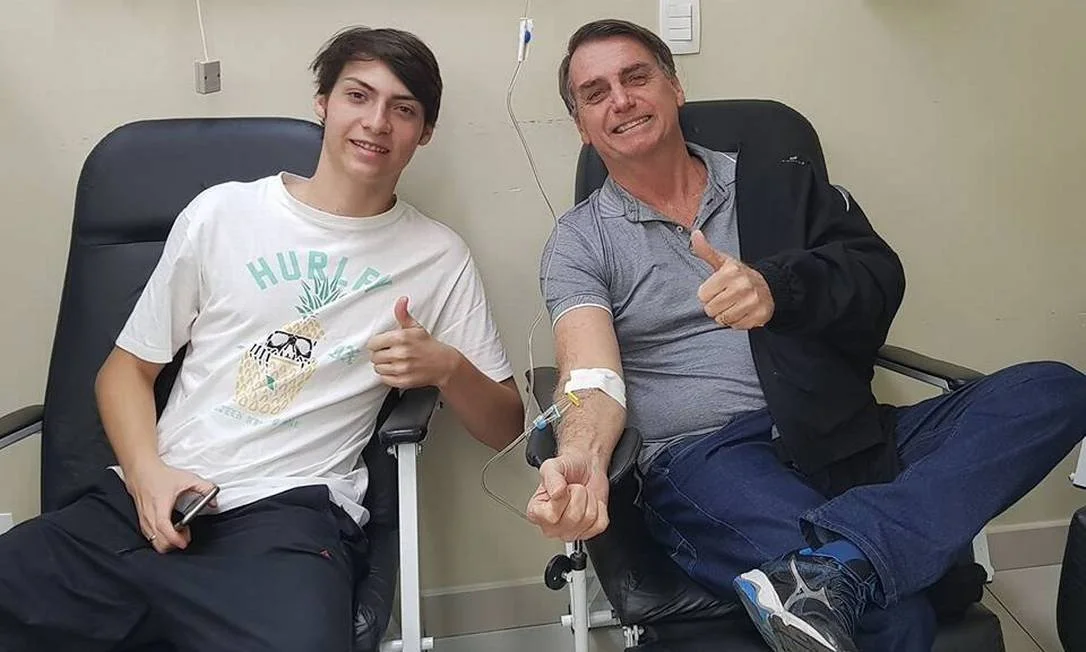 Filho de Jair Bolsonaro, ‘Bolsokid’ joga LoL e faz vídeos por até seis horas