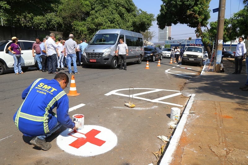 Prefeitura implanta e reforça sinalização de trânsito de Goiânia