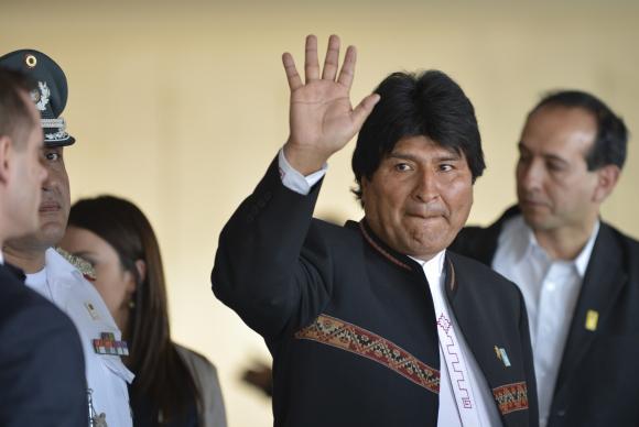 Por meio do Twitter, Evo Morales condena “tentativa de golpe” na Venezuela