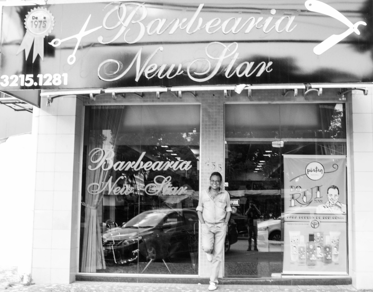 Há 44 anos, Rui corta cabelos na New Star, barbearia raiz que mantém o estilo (Foto: Domingos Ketelbey)