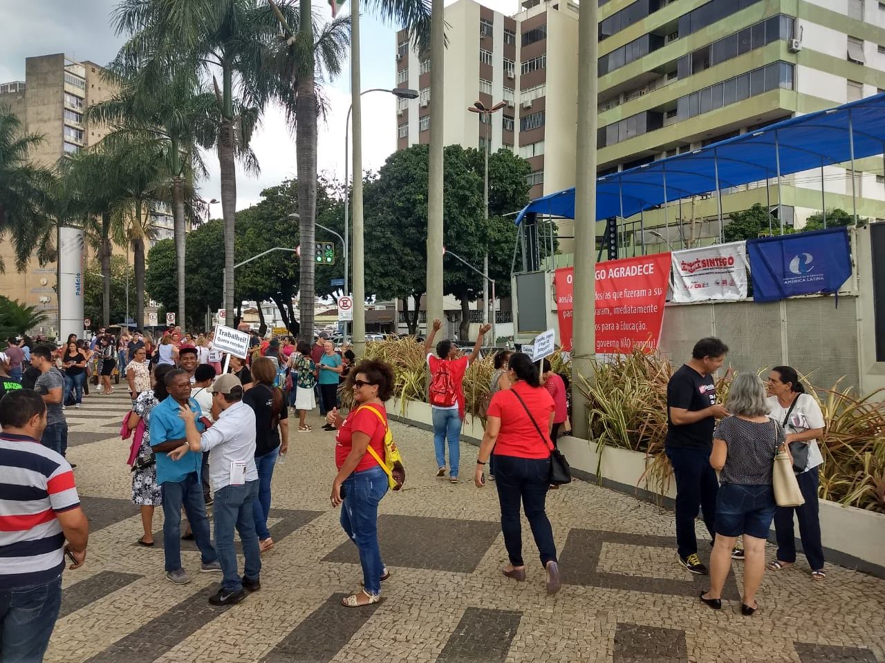 Greve atinge 42% das escolas estaduais de Goiás, diz Sintego