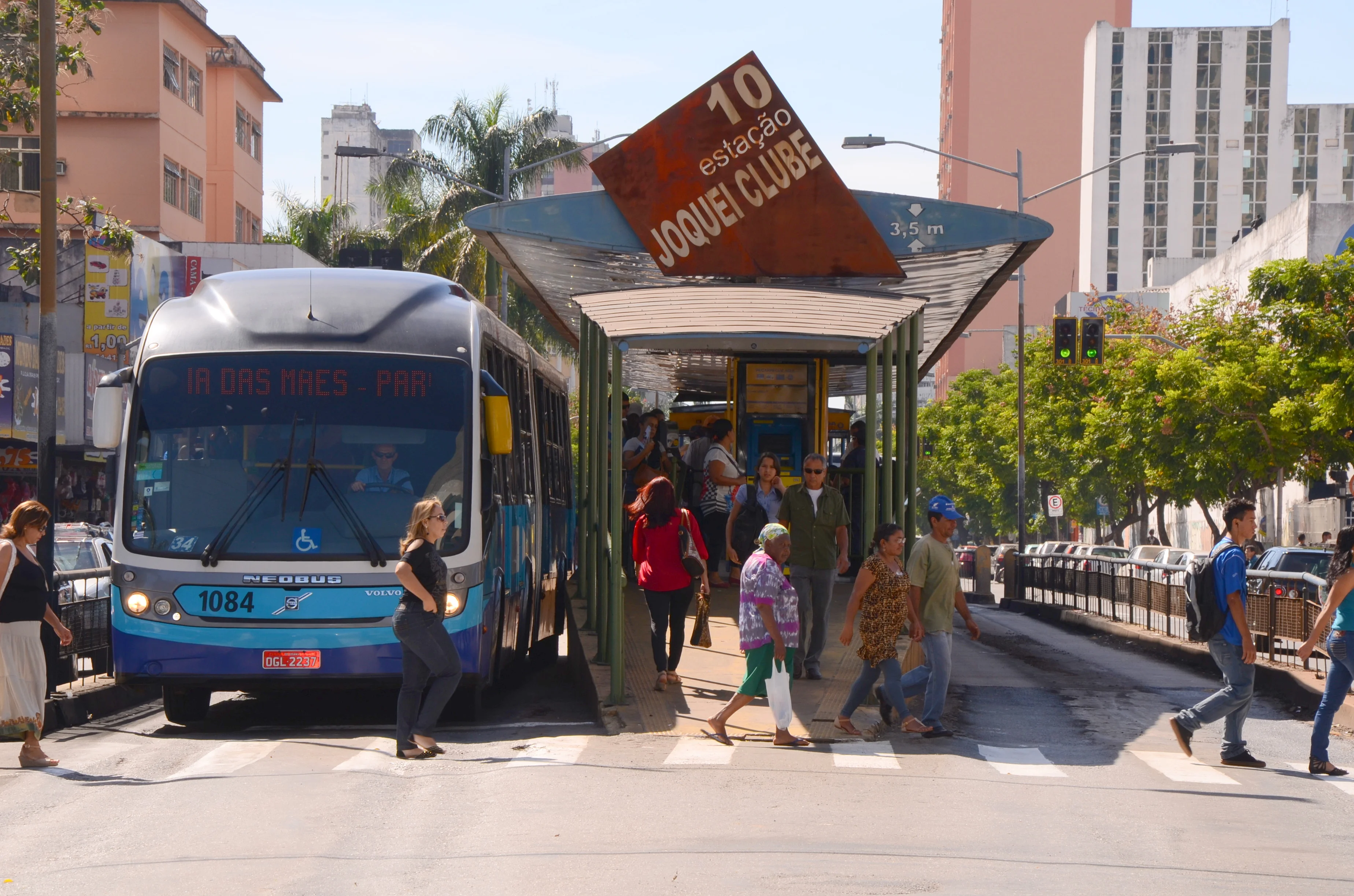 Com frota sucateada, Metrobus busca ônibus de empresas privadas para reforçar extensões do Eixo Anhanguera