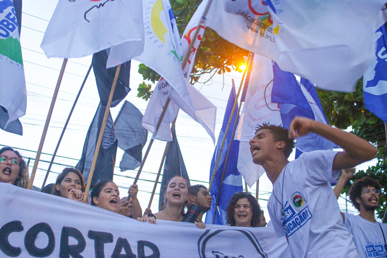 (Movimentos pluripartidários e coloridos. Foto: UBES)