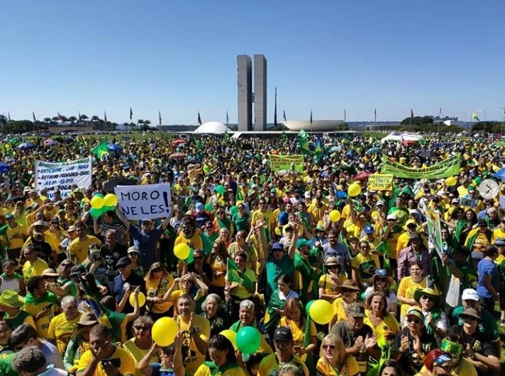 Em Brasília, MBL é chamado de traidor por apoiadores de Bolsonaro