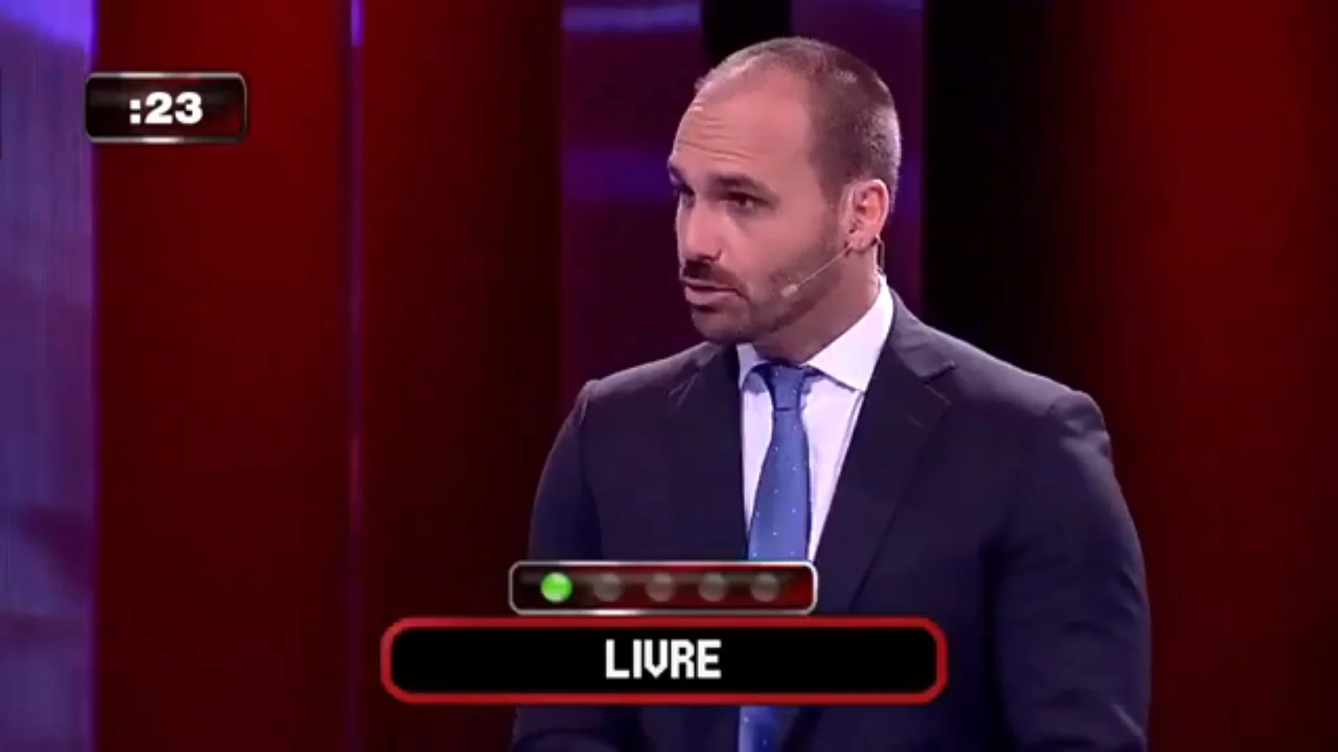 Eduardo Bolsonaro se rende a Lula em programa de TV e arranca risos de apresentador