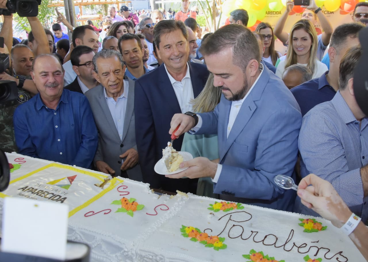 Gustavo não fala em crise ao festejar os 97 anos de Aparecida com investimentos e de olho no futuro