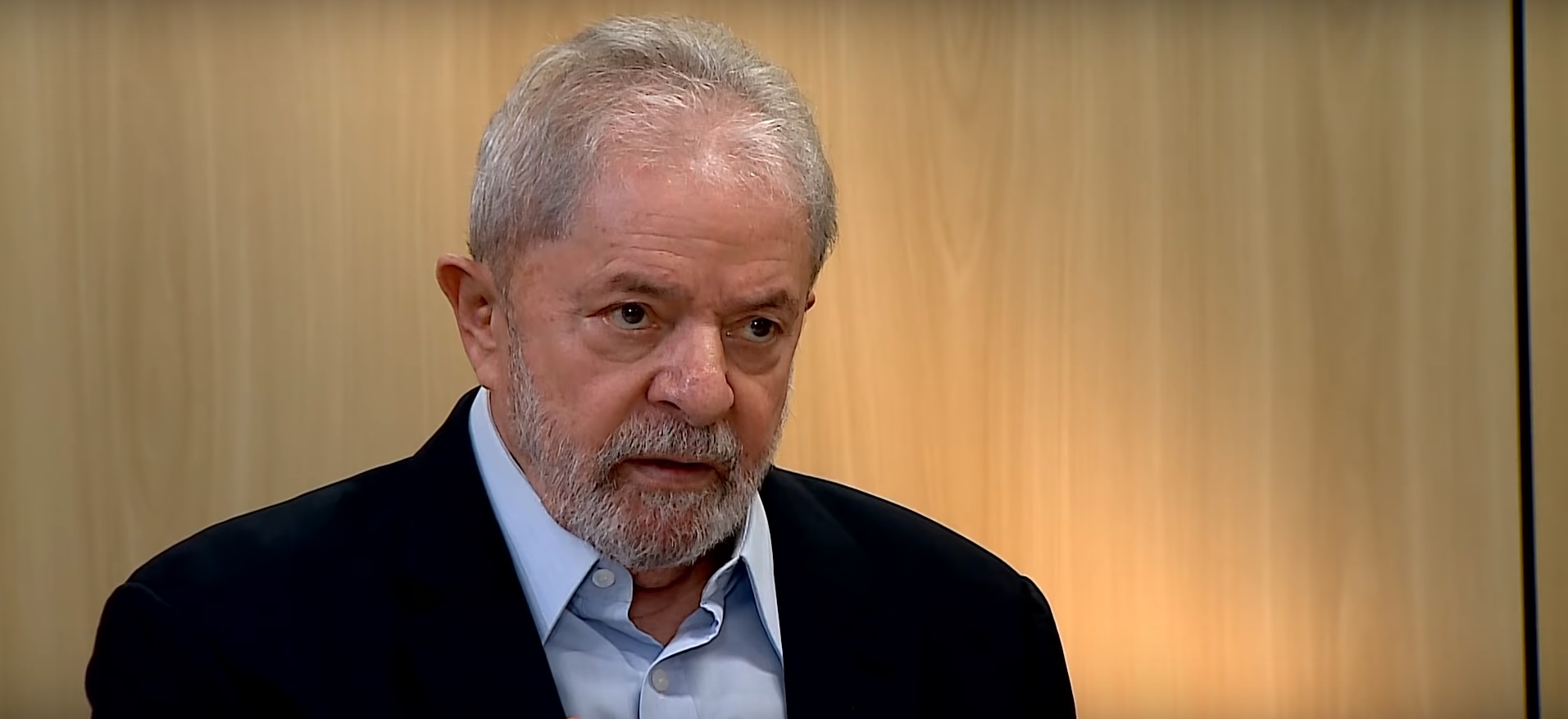 Filhos e namorada de Lula tentam convencê-lo para ir ao semi-aberto