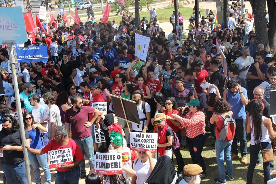 manifestacao goiania praca do trabalhador