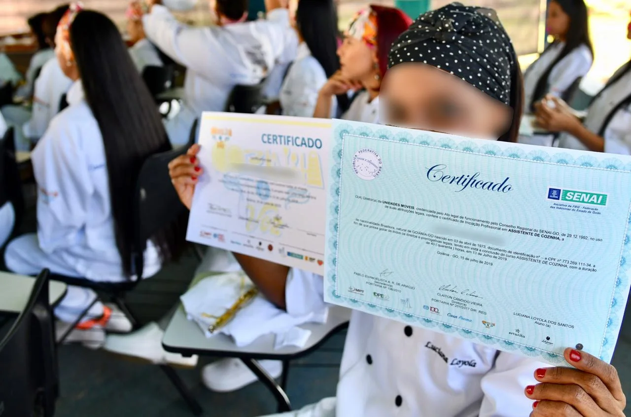 Detentas da Penitenciária Consuelo Nasser recebem certificado de curso de assistente de cozinha