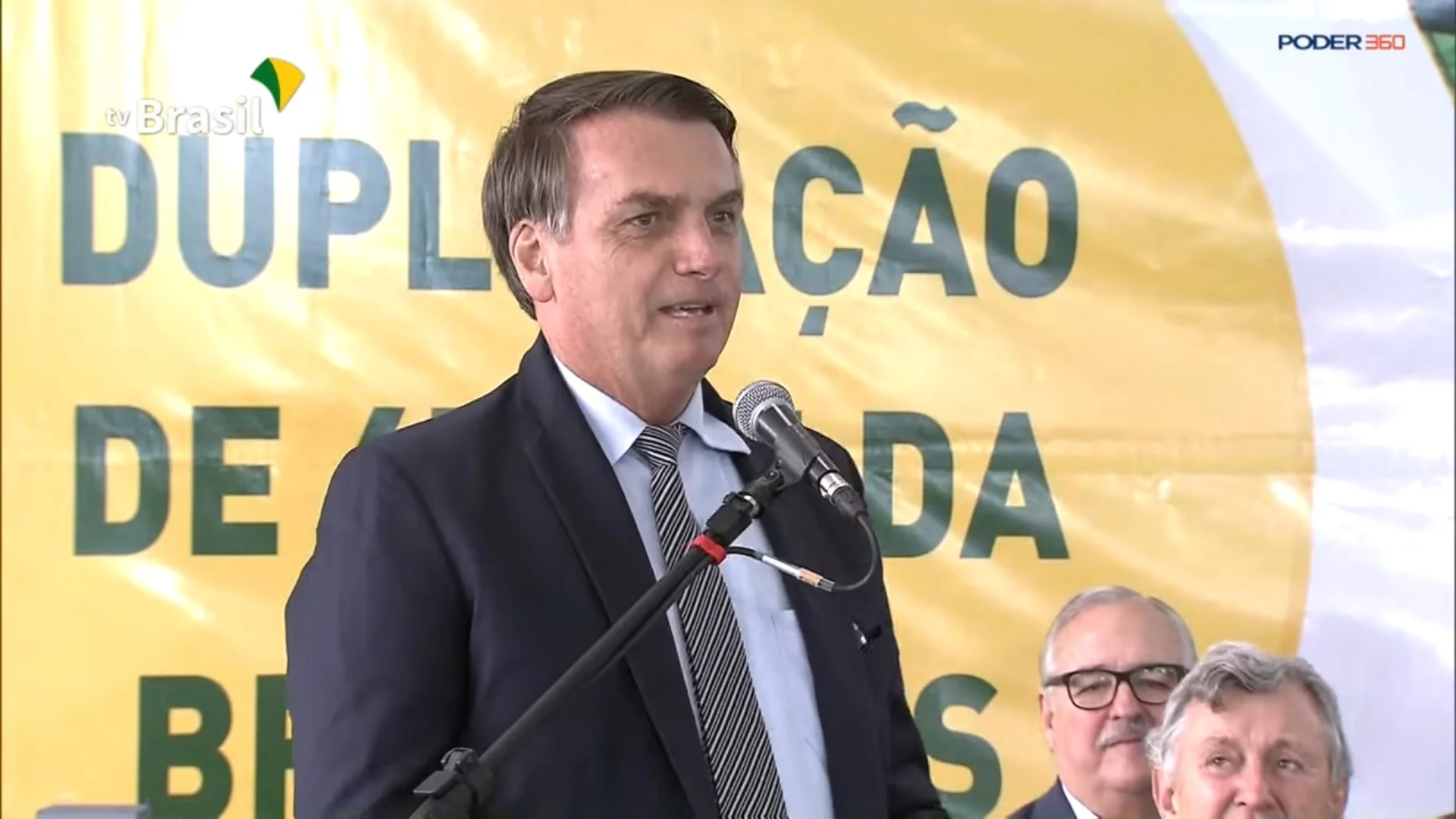 “Chega de especialistas”, afirma Bolsonaro sobre fim de radares móveis. “Ao meu ver, não está sendo adequado”