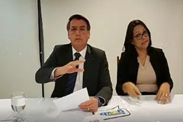 Em live, Bolsonaro critica presidente francês e diz que países querem prejudicar o setor do agronegócio brasileiro