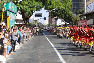 10 mil pessoas estiveram presentes no Desfile Cívico de Goiânia